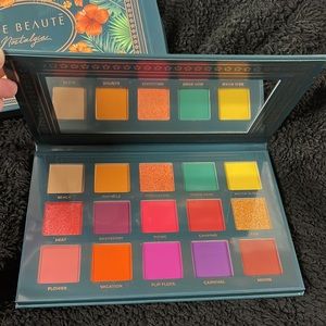 Ace Beaute Nostalgia Eyeshadow Palette